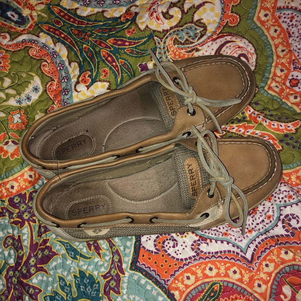 like new Sperry boat shoes - Picture 2 of 3